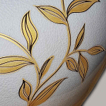 Настольная лампа с фарфоровым основанием бежевого цвета с рисунком и плиссированным абажуром на темной подставке Elstead Lighting варинант исполнения - 9 | Loft Concept в Твери