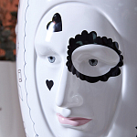 Ваза с декоративными лицами и графическими элементами в виде сердец и символов Faces of Imagination варинант исполнения - 6 | Loft Concept в Твери