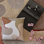 Подушка декоративная хлопковая бежевого цвета с абстрактным принтом Elysian Flow Sand варинант исполнения - 5 | Loft Concept в Твери