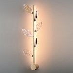 Бра с золотистой вертикальной трубкой и декоративными прозрачными листьями из стекла Sylva  варинант исполнения - 4 | Loft Concept в Твери