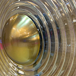 Бра с круглым рифленым плафоном янтарного цвета Savio Glass Disc Light варинант исполнения - 1 | Loft Concept в Твери