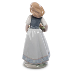 Статуэтка фарфоровая Девочка с корзиной цветов Charming Statuette варинант исполнения - 1 | Loft Concept в Твери