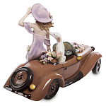 Статуэтка фарфоровая Девушка с автомобилем Charming Statuette варинант исполнения - 2 | Loft Concept в Твери