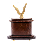 Часы настольные бронзовые из натурального камня Лемезит с декором в виде горного орла Eagle Stone Clock варинант исполнения - 4 | Loft Concept в Твери