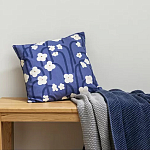 Подушка декоративная синяя с цветочным принтом Blossom Essence Emily варинант исполнения - 5 | Loft Concept в Твери