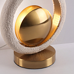 Настольная лампа с бежевым текстурным кольцом и латунным шаром в центре Tactile   варинант исполнения - 8 | Loft Concept в Твери