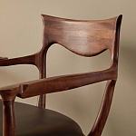 Кушетка с деревянным каркасом и сиденьем из коричневой натуральной кожи Moon Walnut Furniture варинант исполнения - 3 | Loft Concept в Твери