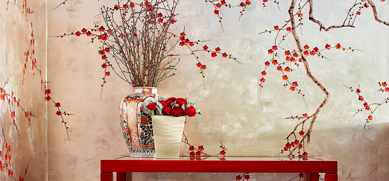 Обои ручная роспись Plum Blossom Original colourway on Tarnished Silver gilded paper with pearlescent antiquing Обои ручная роспись Plum Blossom Original colourway on Tarnished Silver gilded paper with pearlescent antiquing - Loft-Concept в Твери
