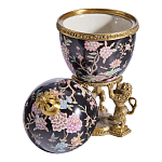 Шкатулка в форме яйца на величественных львах из фарфора с бронзовыми элементами Eden Garden варинант исполнения - 2 | Loft Concept в Твери