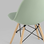 Пластиковый стул на ножках из массива бука Eames Mint варинант исполнения - 6 | Loft Concept в Твери
