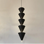 Подвесной светильник светодиодный в виде ряда черных металлических конусов  Herringbone варинант исполнения - 4 | Loft Concept в Твери