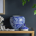 Ваза округлой формы с синей росписью и цветочным узором Blue & White Ornament варинант исполнения - 6 | Loft Concept в Твери