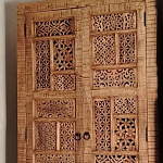 Этнический шкаф с орнаментом резьба из дерева Indian Antique Furniture варинант исполнения - 1 | Loft Concept в Твери