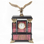 Часы настольные из родонита и бронзы с декором в виде орла Eagle Stone Clock варинант исполнения - 1 | Loft Concept в Твери