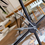 Часы настенные зеркальные с серебряным металлическим циферблатом Mirror Tower Clock варинант исполнения - 3 | Loft Concept в Твери