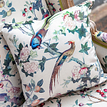 Подушка декоративная с изображением птицы в саду Beige Chinoiserie Birds in the Rose Garden Cushion варинант исполнения - 2 | Loft Concept в Твери