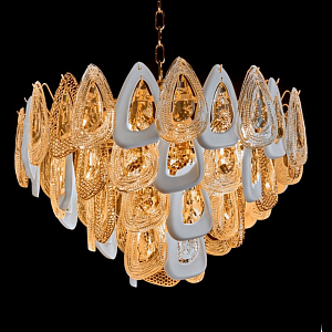 Люстра с многослойными белыми и прозрачными подвесками Character Chandelier