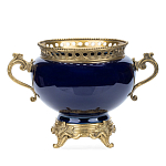 Ваза темно-синяя фарфоровая на бронзовой подставке с ажурным ободком и изогнутыми ручками Eden Garden варинант исполнения - 1 | Loft Concept в Твери