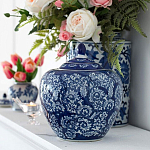 Ваза округлой формы с синей росписью и цветочным узором Blue & White Ornament варинант исполнения - 2 | Loft Concept в Твери